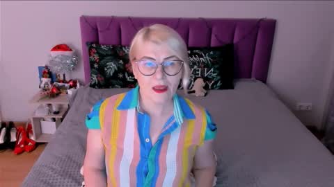 Sabrina MacMarren online show from 01.12.26