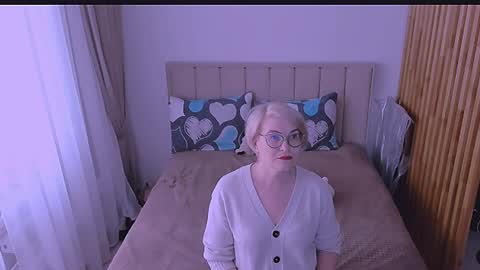 Sabrina MacMarren online show from 04.04.26