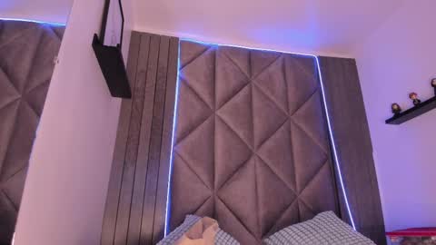 Snapshot of sabrinaspell_ chatting on 09.18.25 S A B R I N A online show from 09.18.25