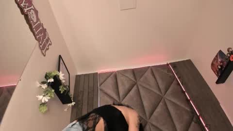 Snapshot of sabrinaspell_ chatting on 10.20.25 S A B R I N A online show from 10.20.25