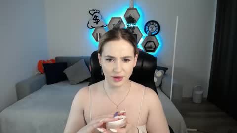 Sabrina Violet online show from 03.04.25