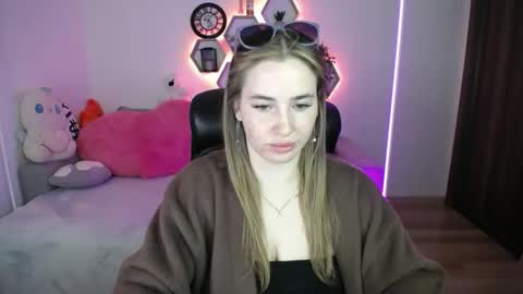 Snapshot of sabrinviolet chatting on 05.05.26 Sabrina Violet online show from 05.05.26