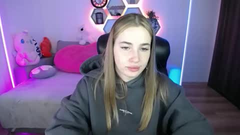 Snapshot of sabrinviolet chatting on 05.13.26 Sabrina Violet online show from 05.13.26