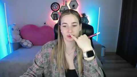 Snapshot of sabrinviolet chatting on 05.25.26 Sabrina Violet online show from 05.25.26