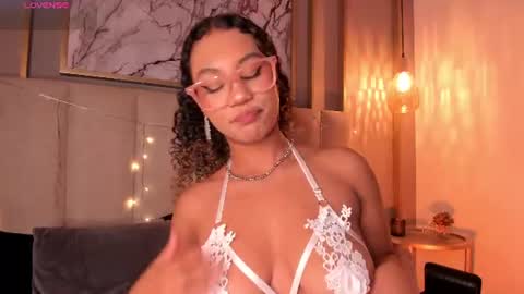 Snapshot of sade_jackson1 chatting on 06.19.26 Sophie online show from 06.19.26
