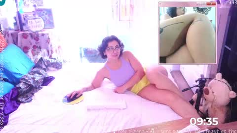 Snapshot of safaeri chatting on 10.06.25 Safa online show from 10.06.25