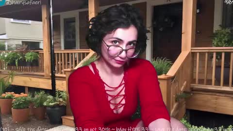 Snapshot of safaeri chatting on 10.24.25 Safa online show from 10.24.25