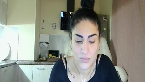 Snapshot of safari_xx chatting on 11.24.25 Queen online show from 11.24.25