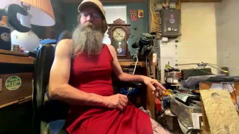 Snapshot of safety_fist chatting on 02.24.25 safety_fist online show from 02.24.25