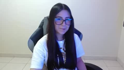 Sahaliefox  online show from 10.20.25