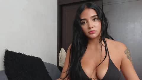 Snapshot of sahara_n_thiago chatting on 02.27.25 Sahara y Thiago online show from 02.27.25