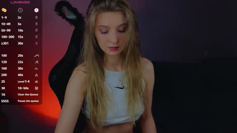 Snapshot of saillise chatting on 11.29.25 Sofia online show from 11.29.25