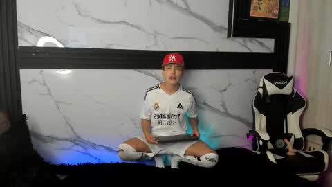 Snapshot of saimonvela chatting on 10.27.25 Juan online show from 10.27.25