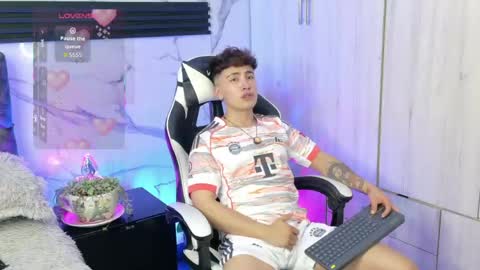Snapshot of saimonvela chatting on 05.09.26 Juan online show from 05.09.26