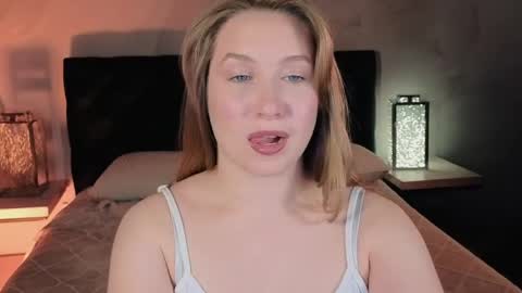 Snapshot of saint_trisha chatting on 05.22.26 Trisha online show from 05.22.26