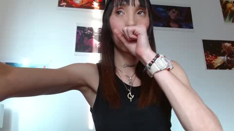 Sakura Skinny online show from 12.11.24