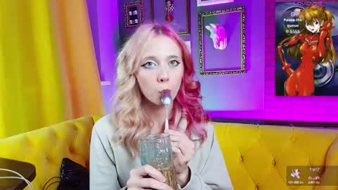 Snapshot of sakurabliss chatting on 10.13.25 sakurabliss online show from 10.13.25