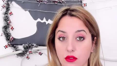 Snapshot of sallomewildee chatting on 12.17.24 Sallome online show from 12.17.24