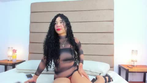 Snapshot of sally_rosses chatting on 02.15.25 sally rosses online show from 02.15.25