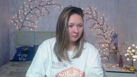 Snapshot of sallyverda chatting on 04.19.26 Sally online show from 04.19.26