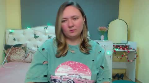 Snapshot of sallyverda chatting on 04.21.26 Sally online show from 04.21.26