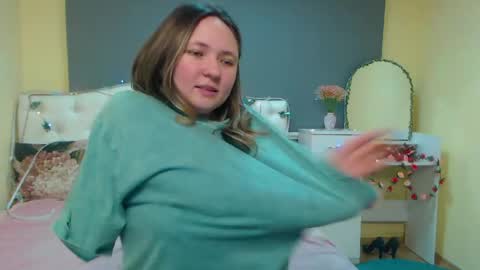 Snapshot of sallyverda chatting on 04.21.26 Sally online show from 04.21.26