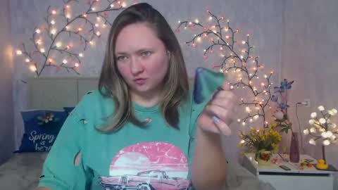 Snapshot of sallyverda chatting on 04.21.26 Sally online show from 04.21.26
