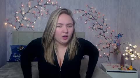 Snapshot of sallyverda chatting on 04.24.26 Sally online show from 04.24.26