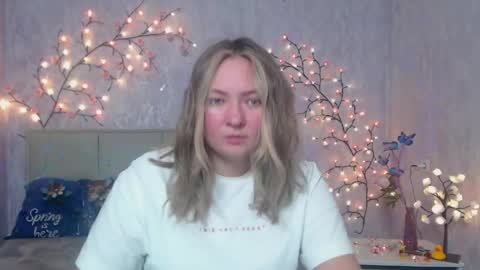 Snapshot of sallyverda chatting on 04.28.26 Sally online show from 04.28.26