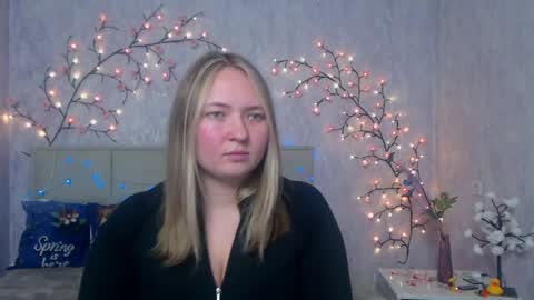 Snapshot of sallyverda chatting on 04.29.26 Sally online show from 04.29.26