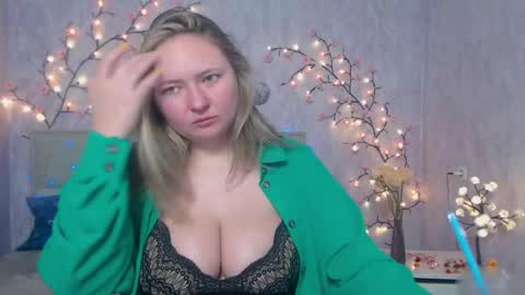 Snapshot of sallyverda chatting on 05.08.26 Sally online show from 05.08.26