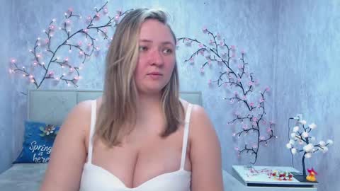 Snapshot of sallyverda chatting on 05.11.26 Sally online show from 05.11.26