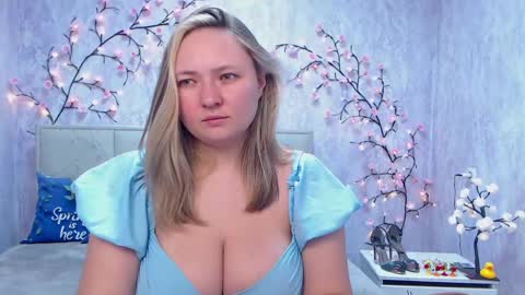Snapshot of sallyverda chatting on 05.12.26 Sally online show from 05.12.26
