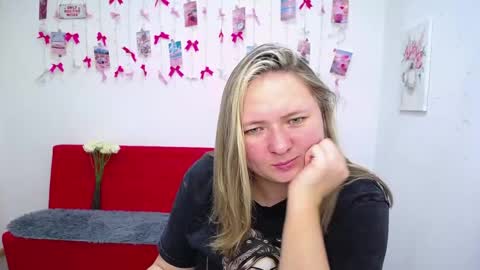 Snapshot of sallyverda chatting on 05.15.26 Sally online show from 05.15.26