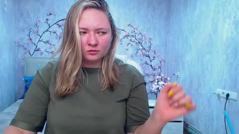 Snapshot of sallyverda chatting on 05.18.26 Sally online show from 05.18.26