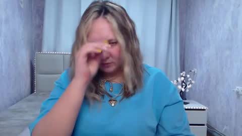 Snapshot of sallyverda chatting on 05.19.26 Sally online show from 05.19.26