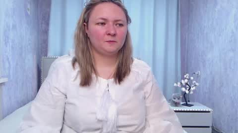 Snapshot of sallyverda chatting on 05.21.26 Sally online show from 05.21.26