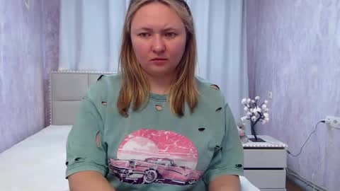 Snapshot of sallyverda chatting on 05.29.26 Sally online show from 05.29.26