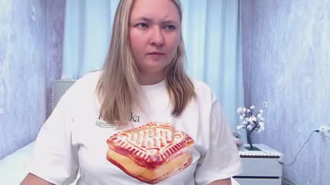 Snapshot of sallyverda chatting on 05.30.26 Sally online show from 05.30.26