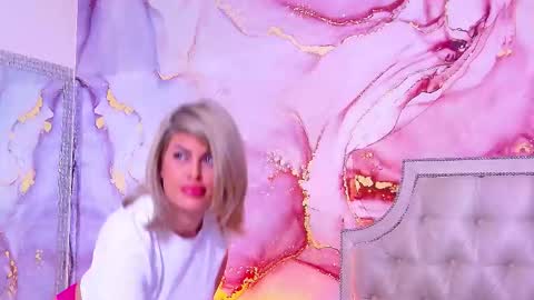 SalmaRoze online show from 11.25.25