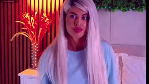 Snapshot of salmaroze chatting on 05.17.26 SalmaRoze online show from 05.17.26