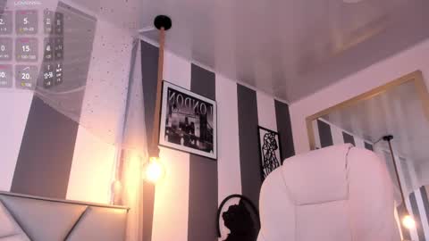 Snapshot of salome__evans chatting on 02.19.25 salome__evans online show from 02.19.25