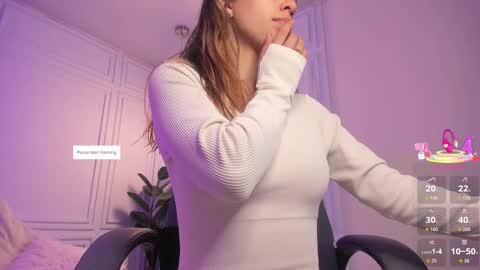 Snapshot of salome__evans chatting on 10.09.25 salome__evans online show from 10.09.25