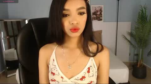 Snapshot of salome_veles chatting on 06.19.26 salome_veles online show from 06.19.26