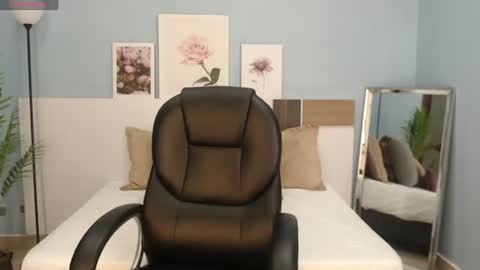 Snapshot of salome_veles chatting on 06.22.26 salome_veles online show from 06.22.26