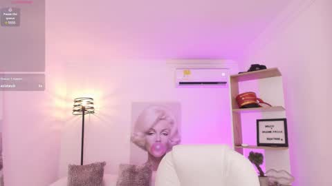 Snapshot of saloomee__ chatting on 02.06.25 SALOME online show from 02.06.25