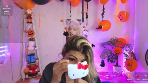 Snapshot of saloomee__ chatting on 10.23.25 SALOME online show from 10.23.25