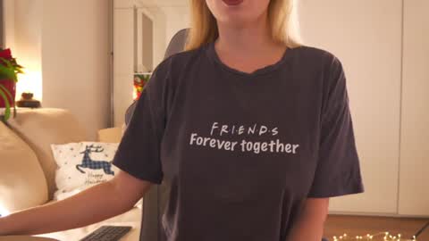 Snapshot of saltedhoney chatting on 12.13.24 IsaBella- online show from 12.13.24