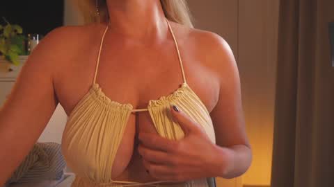 IsaBella-  online show from 03.20.26