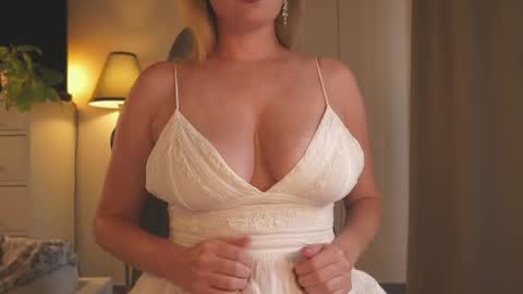Snapshot of saltedhoney chatting on 05.17.26 IsaBella- online show from 05.17.26